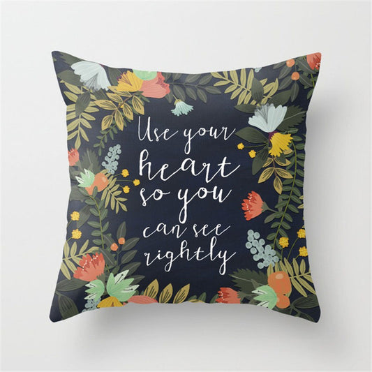 Housse de coussin floral sur fond noir